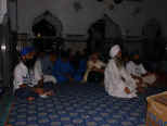 kirtan_night.jpg (44090 bytes)